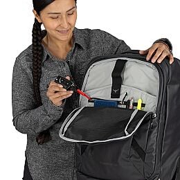 Transporter™ Wheeled Carry On - US 7952